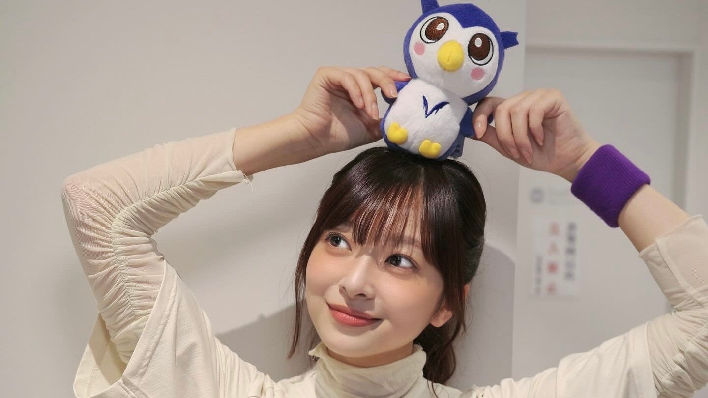 菊池柚花、明治大学ユニフォーム姿で可愛さ満点！フクロウぬいぐるみでファン魅了