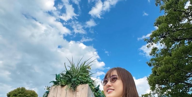 「みて！最高の青空」菊地亜美が家族でピクニック！