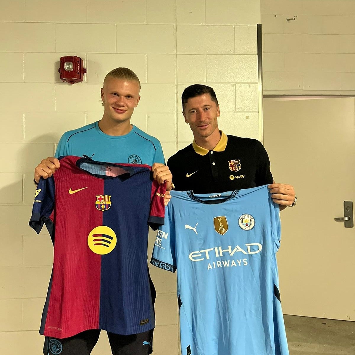 大物ストライカーの2ショットが大きな反響