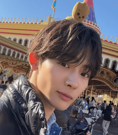 今話題のアーティスト・NOAがディズニー満喫ショットを大量公開！