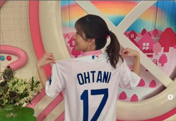 元SKE48・後藤楽々アナがドジャースユニフォームを着用し、MLB開幕戦に期待の投稿！