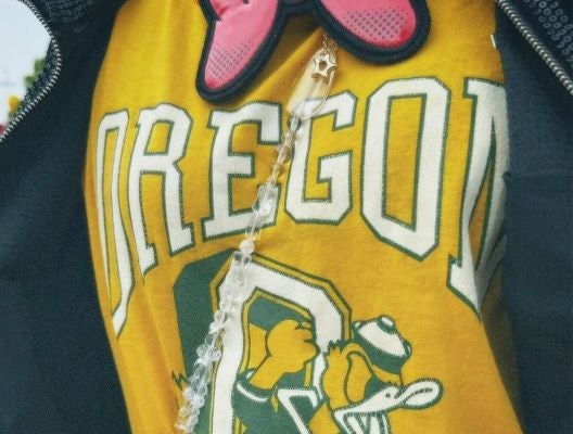 新垣里沙、たけさんからの古着を愛用。ドナルドダックTでポップにおしゃれを満喫