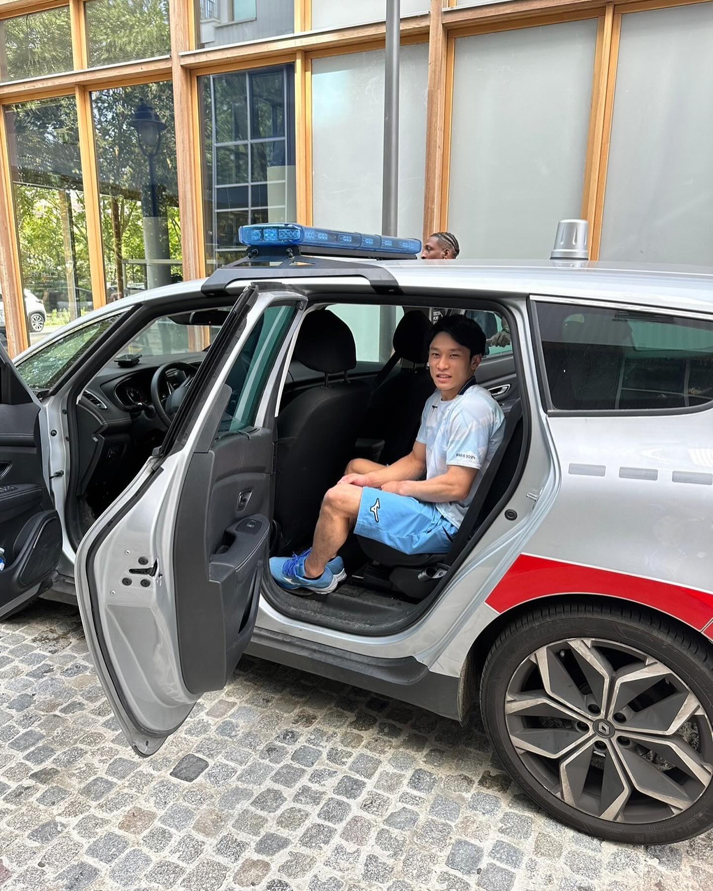 体操金メダリストがパリで警察官に遭遇で〇〇？衝撃の対応が話題に