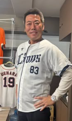 上原浩治、西武ユニを身につけ「似合ってますか？」