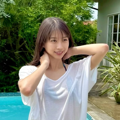 牧野真莉愛、ヤンマガ通算19回目の表紙で“女神の水着美”披露！祝・創刊45周年記念SPに大抜擢