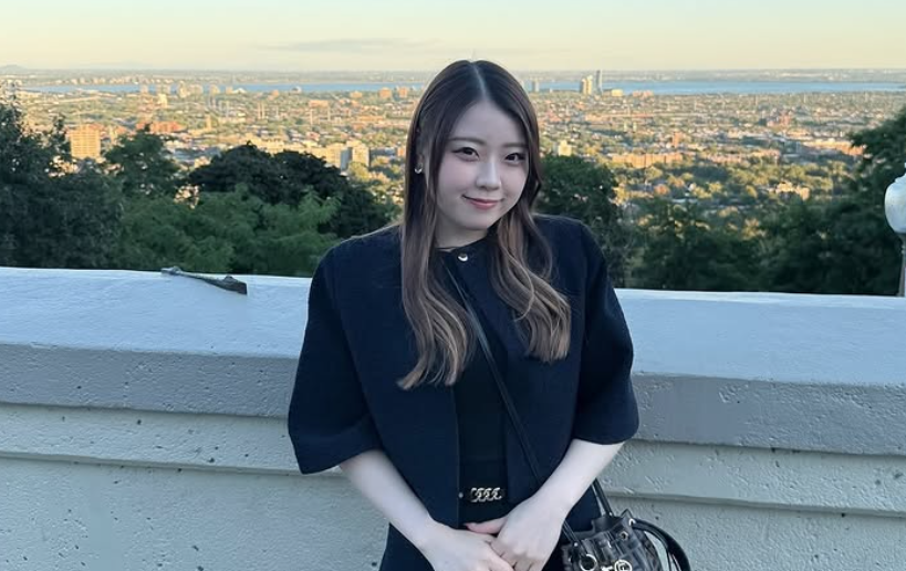 青空の下で輝く笑顔、紀平梨花がモントリオールで見せた自然体のひととき