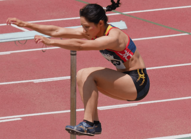 「ニコニコ笑顔で頑張ります！」美女スプリンター・榎本樹羅、大会に向け気合十分！美しく仕上がった筋肉美にファン注目
