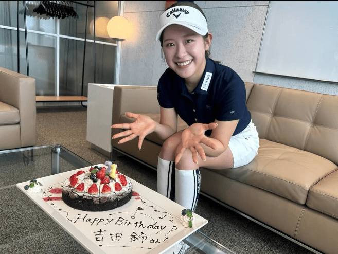 「おめでとう！」美女ゴルファー、21歳を迎え”バースデー・ショット”を披露！ファンの祝福ラッシュ「また1つ、素敵なレディーになりましたね」