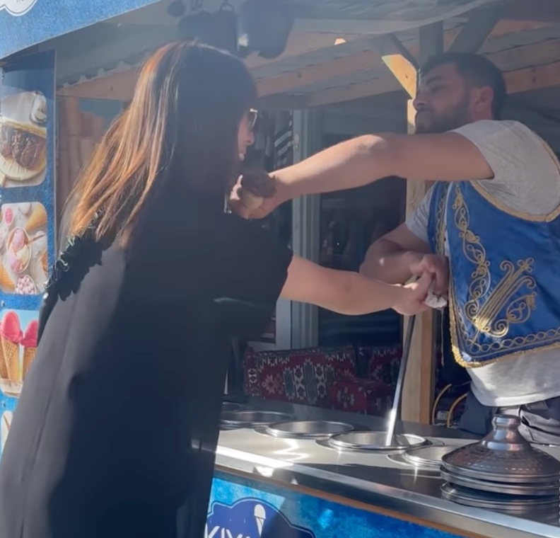 笑顔あふれる自由な旅、新鍋理沙がギリシャとトルコで満喫した心の休日