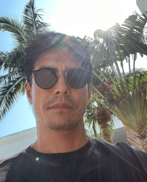 伊藤英明が太陽の下での接近ショットを公開「イケオジすぎる！」