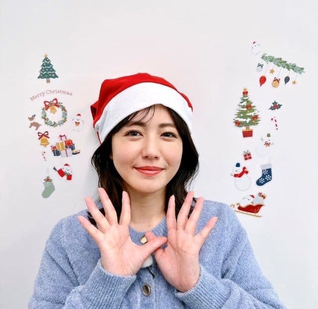磯山さやか、サンタ帽姿を披露！ファンから「今年のベストオブサンタ！」などの絶賛コメントが殺到
