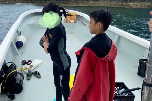 市川海老蔵さん親子で海水浴中に全身激痛「痛い痛い」