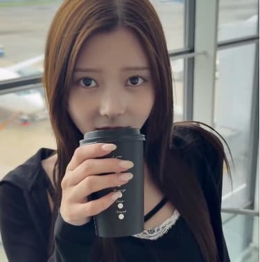 松川星、飛行機に乗る前に撮られたショットに「美人すぎる」と話題に