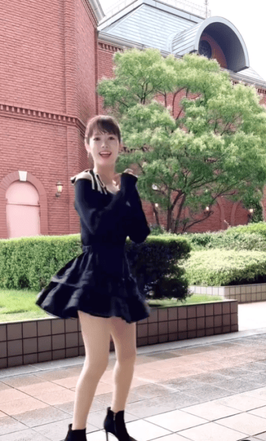 谷尻萌「珍しく黒コーデ」でクルクルターン激カワ動画にファンメロメロ