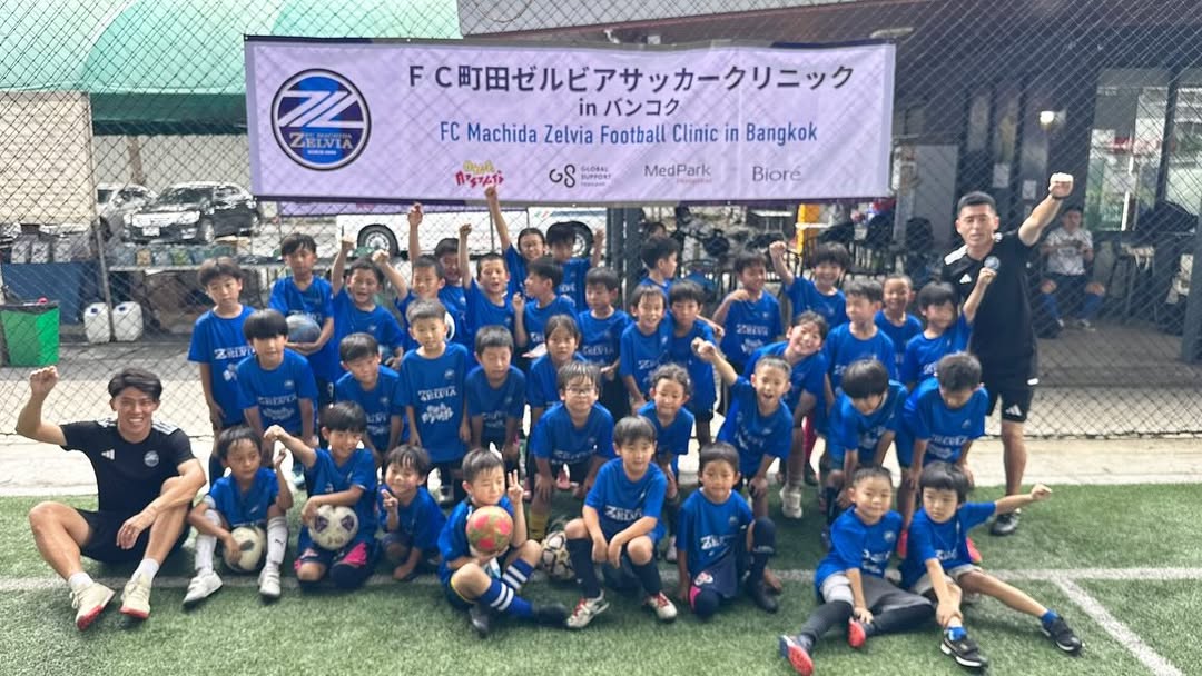 子どもたち200人と汗まみれ…“元代表DF”が異国で見せた本気の眼差し