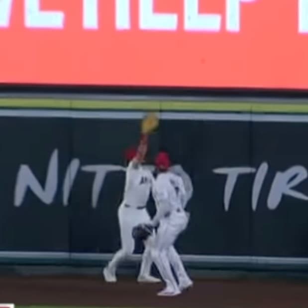 チームを守り抜く！エンゼルスのテオドシオ、ミラクルHRキャッチ MLB Japan