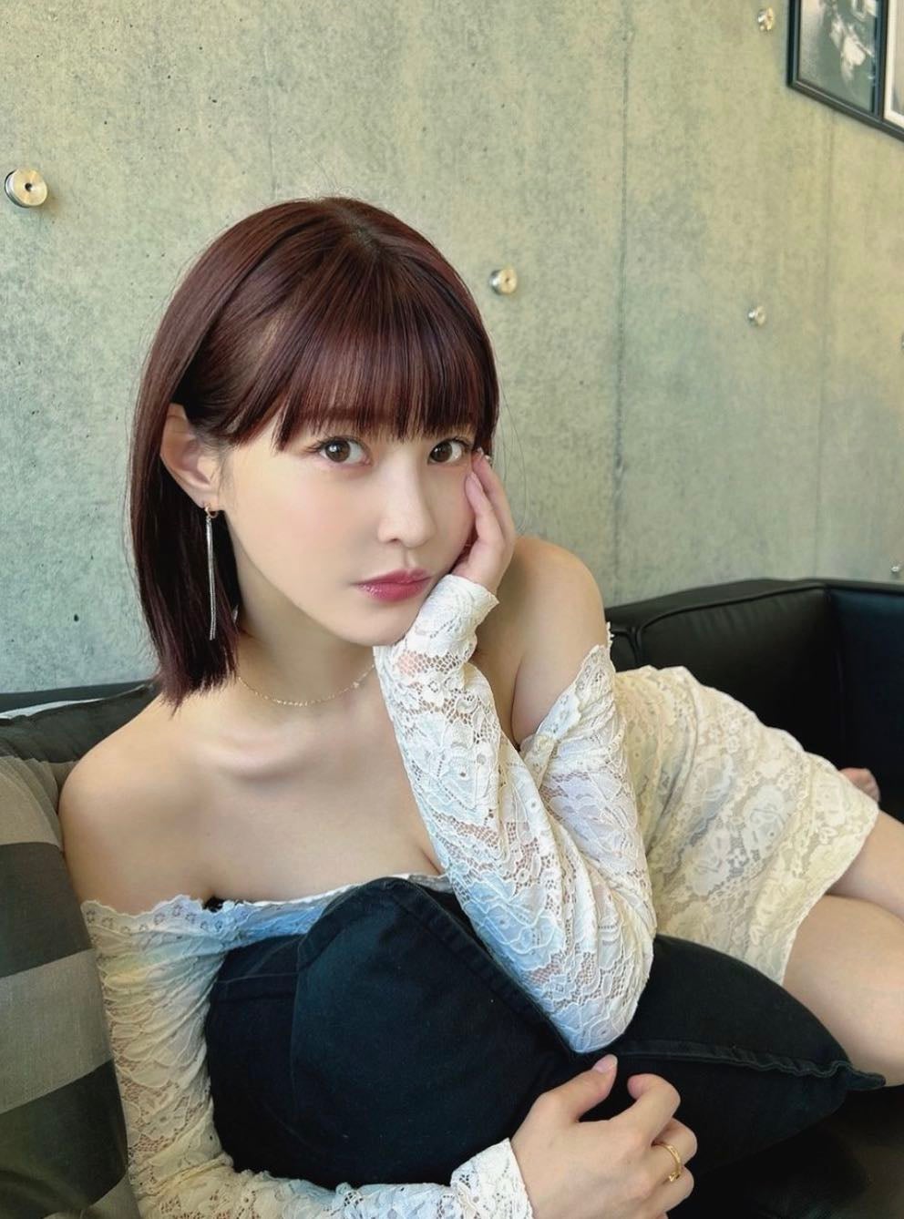 あの人気女性タレントのオフショルが破壊力抜群でファンメロメロ