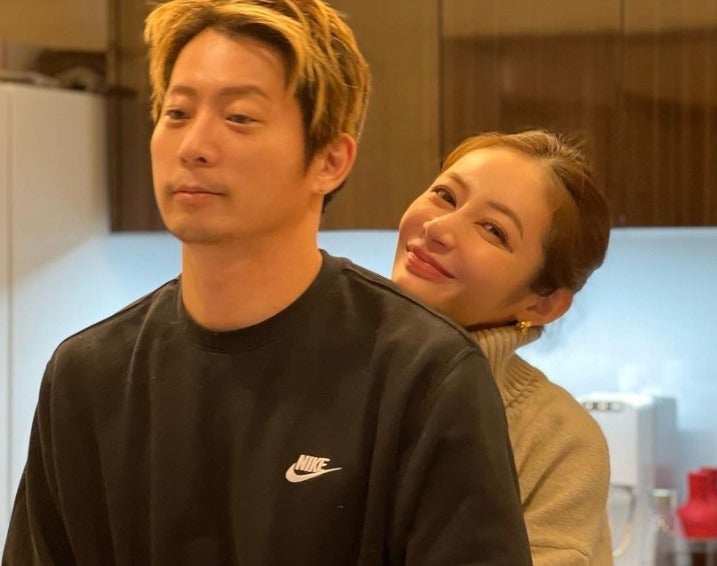 元EXILEの黒木啓司が妻・宮崎麗果とのラブラブ2Sを公開💓「お似合い」