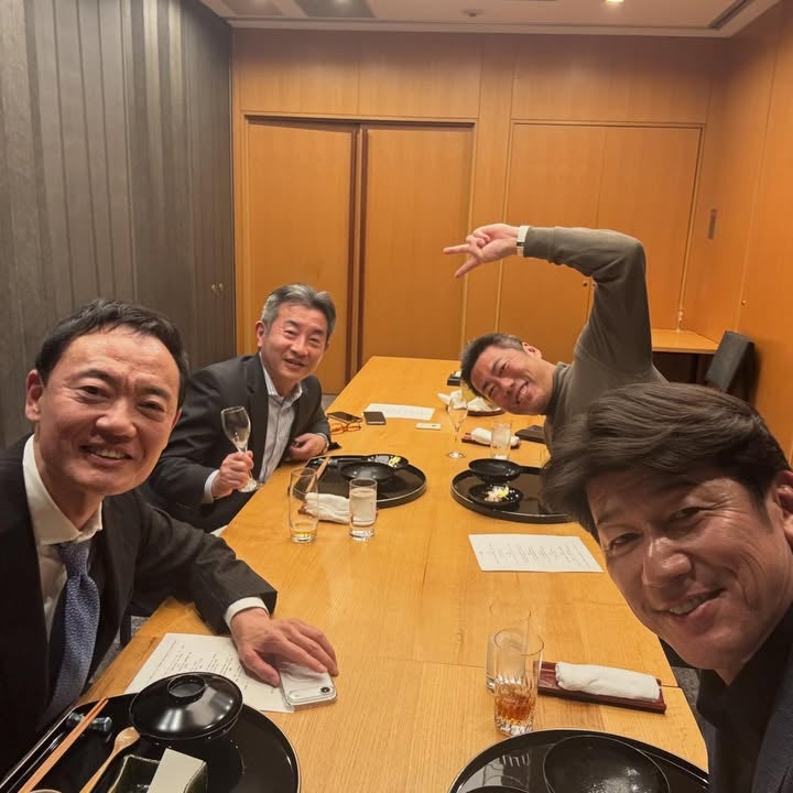 三浦大輔、異業種メンバーとの食事会を満喫　和やかな一枚に注目