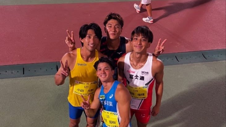 笑顔とピースで集合…陸上男子が見せた競技後のオフショット