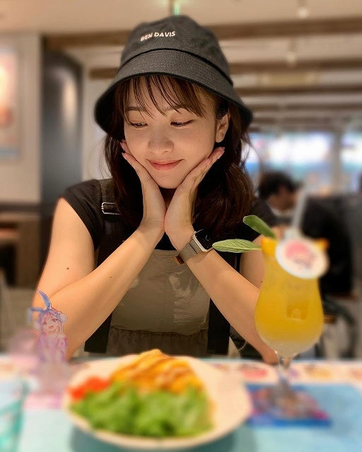 河出奈都美アナ、推しゲームのコラボカフェを満喫！