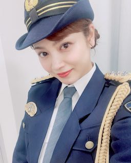 4児の母・美人タレント 制服姿公開でコメント殺到「見惚れます…」