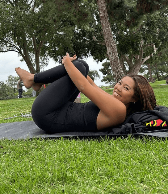 美女プロサーファー「野呂玲花」公園スローフィットネスの美麗ショットを披露し、ファンうっとり