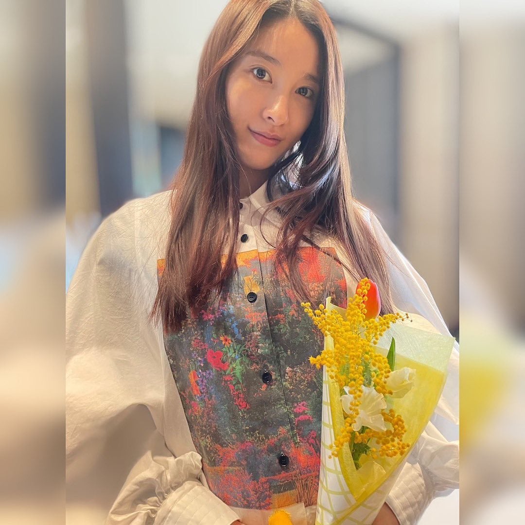 妊娠発表の土屋太鳳が最新ショット公開🌼✨ファンからは「だんだんお母さんの顔になってきた」