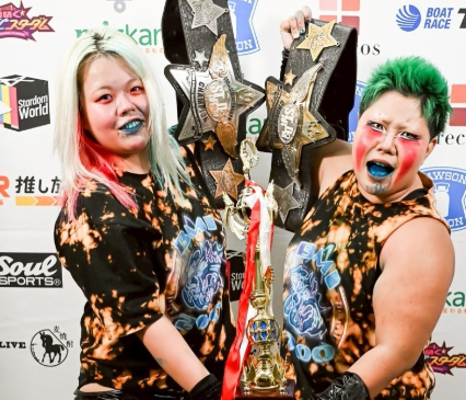 貫禄のチャンピオン姿！刀羅ナツコが“ベルト＆トロフィー”堂々披露でファン歓喜