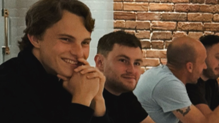 F1王子オスカー・ピアストリが“笑顔全開ディナー”投稿！ファン大興奮「ディズニープリンスみたい」