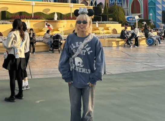 「凄くいい写真」美女キックボクサー、夢の国へIN！乙女ショットの連発にファン拍手喝采「ネイルがさらに可愛いくなったんだね」