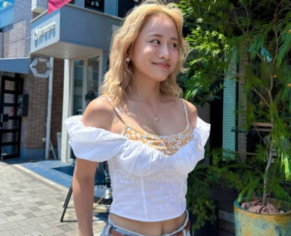 「めっちゃ可愛い」美女スポーツタレント、乙女のヘソ出し美麗姿＆激情のボクシングムービーを披露！「いつもと違う」とファン釘付けに