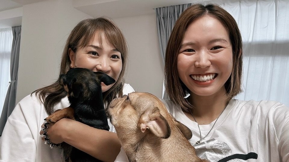 「みんな幸せな笑顔」元バレーボール日本代表の美女たち、笑顔溢れる2ショットにファン歓喜！