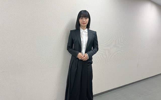 深川麻衣、大人らしい綺麗めコーデを公開！