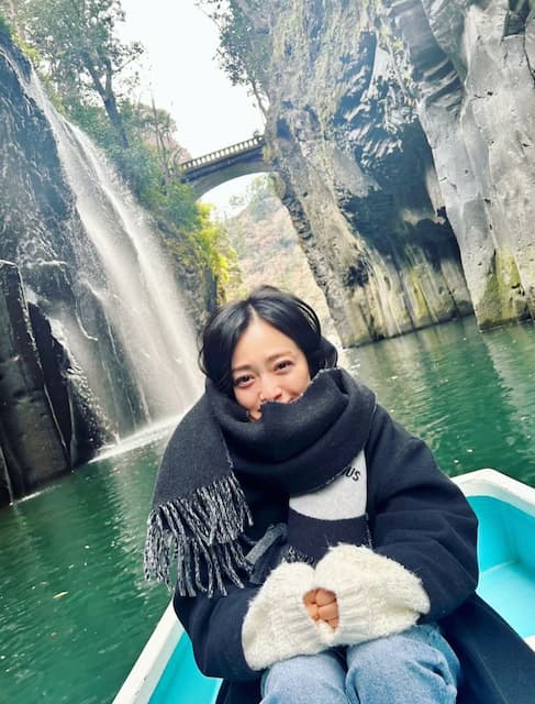 「寒い！けど…」安達祐実、高千穂でのオフショットが話題！