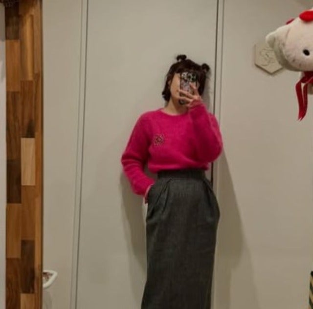 元モーニング娘。高橋愛がピンクのニットでお祝いに！