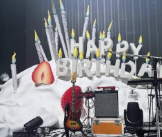 木村カエラ、20周年ライブ「GO!GO!KAELAND 2024」武道館で開催！バースデーケーキの夢空間が話題に