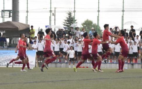 ＰＫ戦で１１人ずつ蹴っても決着つかず、１５人誰も枠外さなかった高知が勝利