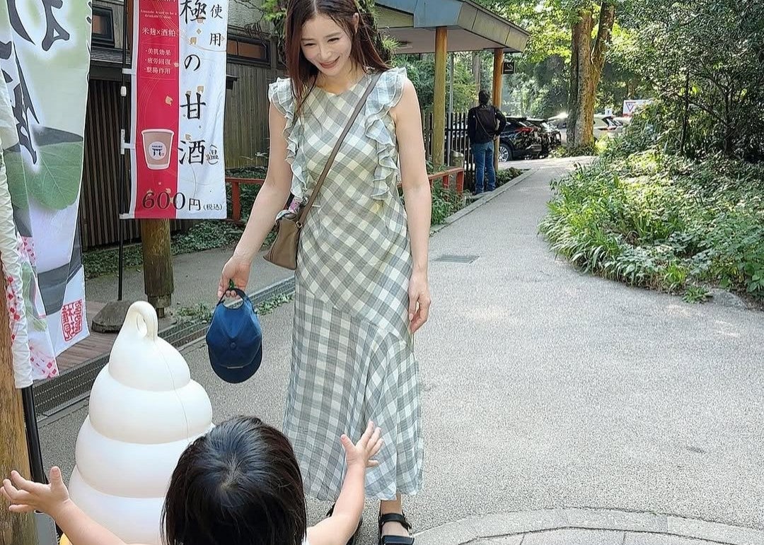 タレント・手島優、“てじっ子”の笑顔にほっこり　ソフトクリームに夢中の瞬間を公開