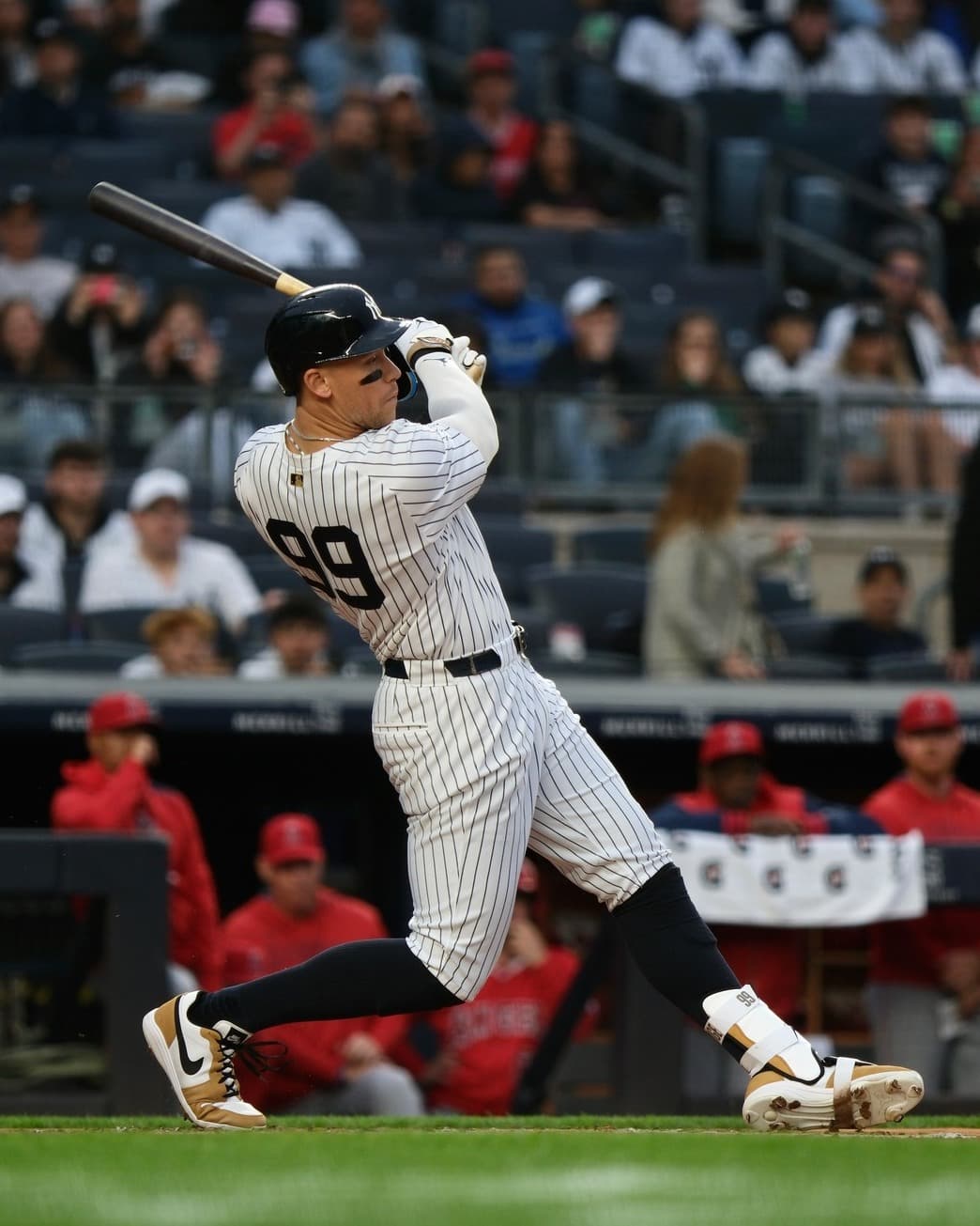 「最速で100本…化け物すぎ」アーロン・ジャッジの快進撃に全米が震えた！