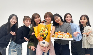 岡崎紗絵、Ray卒業を涙で報告！9年間の感謝と笑顔の集合写真