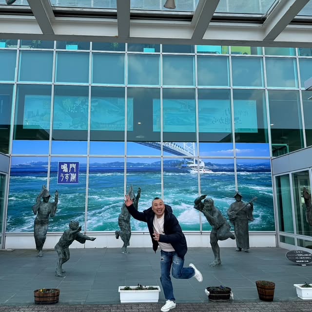 「ず〜っと踊ってました」桂宮治、銅像と一緒に阿波踊り⁉