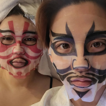 りんごちゃん、新年早々“歌舞伎フェイスパック”で笑いを届ける！