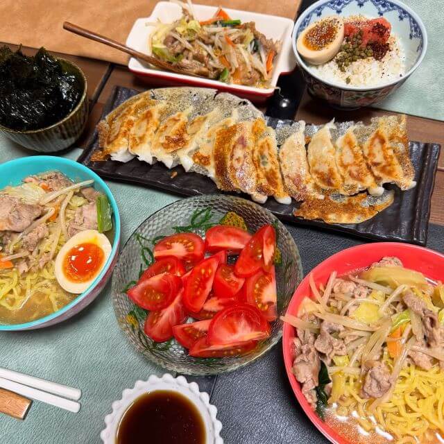 西山茉希の絶品手料理！パリパリ餃子に具だくさんラーメン、彩り豊かな食卓！お店レベル！