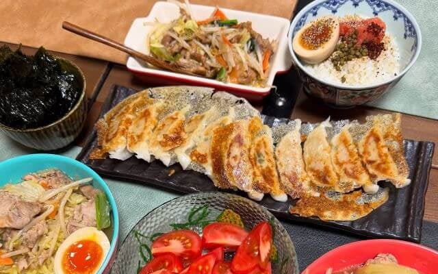西山茉希の絶品手料理！パリパリ餃子に具だくさんラーメン、彩り豊かな食卓！お店レベル！