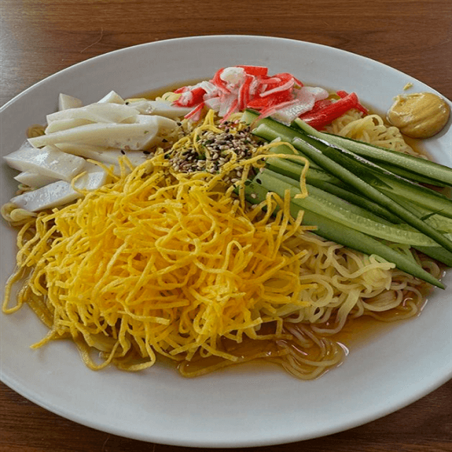 小沢仁志、冷やし中華で体に「涼」を。食欲旺盛になるグルメショット