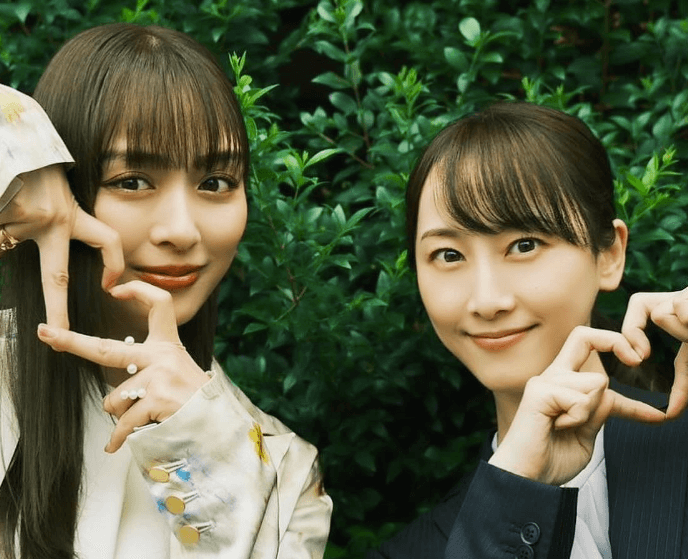 人気女優と元人気アイドル “手ハート”2ショットが可愛すぎると話題