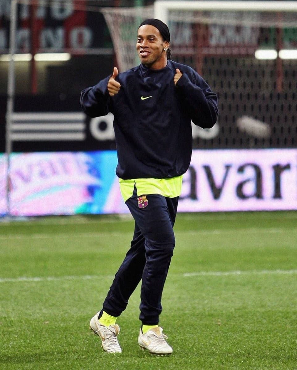 “あの頃の笑顔、再び”　ロナウジーニョがバルサ時代の一枚を公開