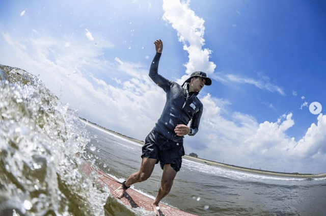 サーファー姿の三浦翔平に「イケメンすぎる」の声続々！