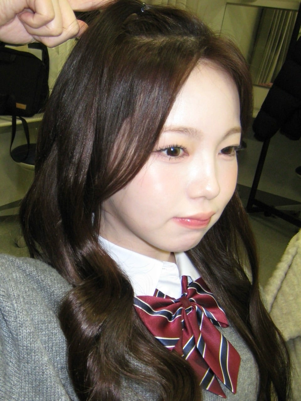 「可愛すぎる…」NiziU・AYAKA、制服風ショットに反響続々